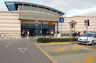 Centro Commerciale Oviesse. Ingresso est