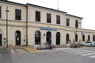 Stazione Ferroviaria. Facciata principale