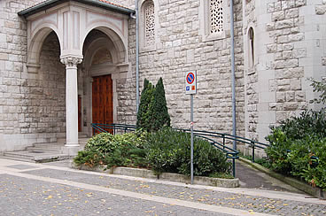 Duomo S. Ambrogio. Accesso laterale